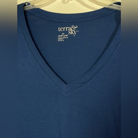 NWOT Terra & Sky Women’s Plus Size Long Sleeve V-Neck T-Shirt Size 2X - Picture 4 of 7